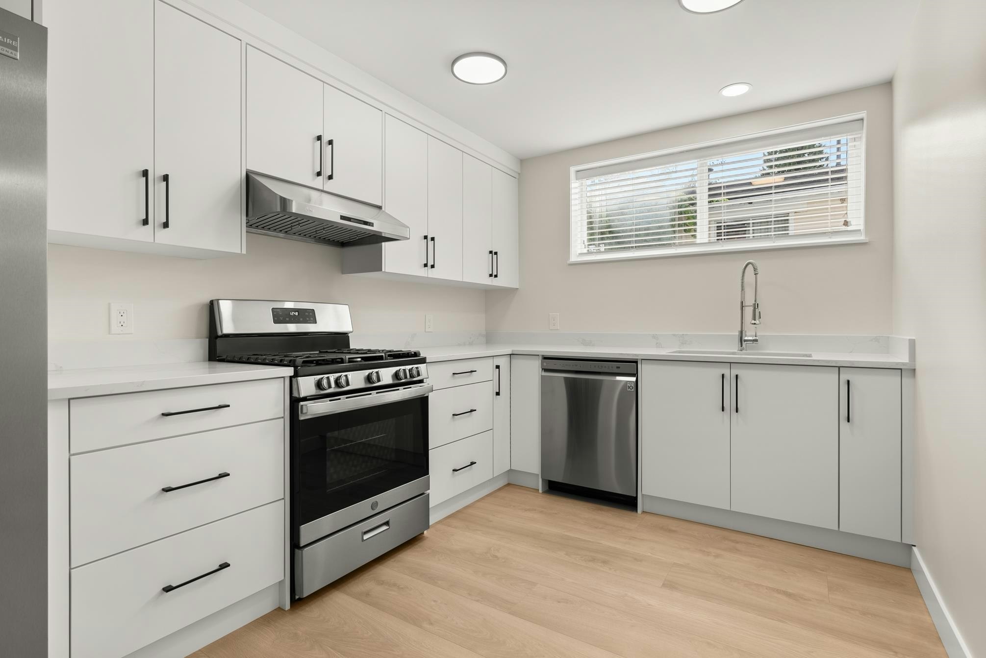 9152 Klenner Drive, Burnaby, BC, V3N 4E5 - 30