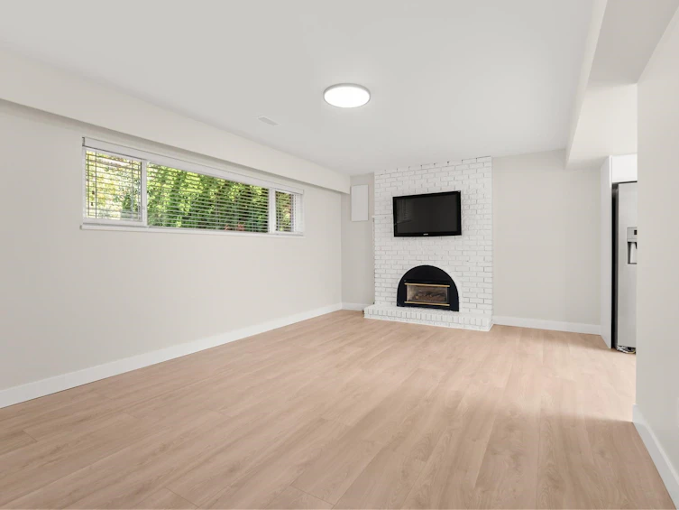9152 Klenner Drive, Burnaby, BC, V3N 4E5 - 31