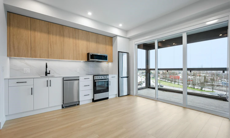 208-34385 Gladys Avenue