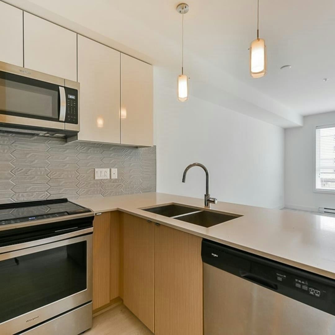 215-19567 64 Avenue, Surrey, BC, V3S 7H8 - 3