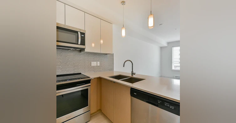 215-19567 64 Avenue, Surrey, BC, V3S 7H8 - 3