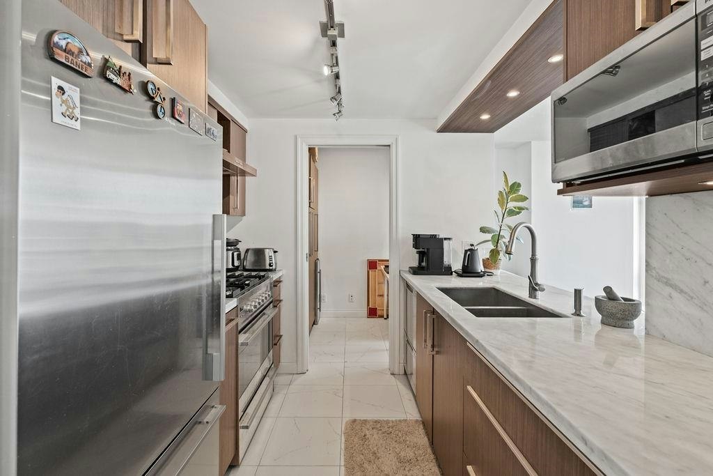 3302-193 Aquarius Mews, Vancouver, BC, V6Z 2Z2 - 12