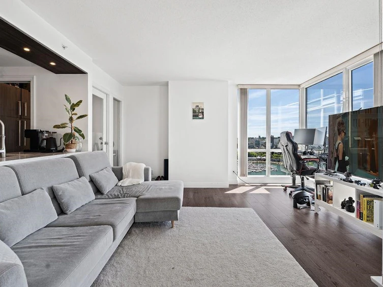 3302-193 Aquarius Mews, Vancouver, BC, V6Z 2Z2 - 2