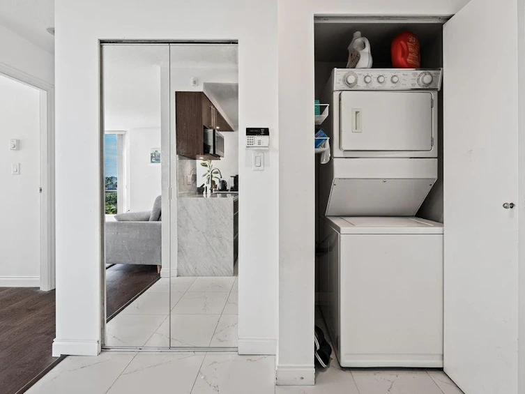3302-193 Aquarius Mews, Vancouver, BC, V6Z 2Z2 - 23