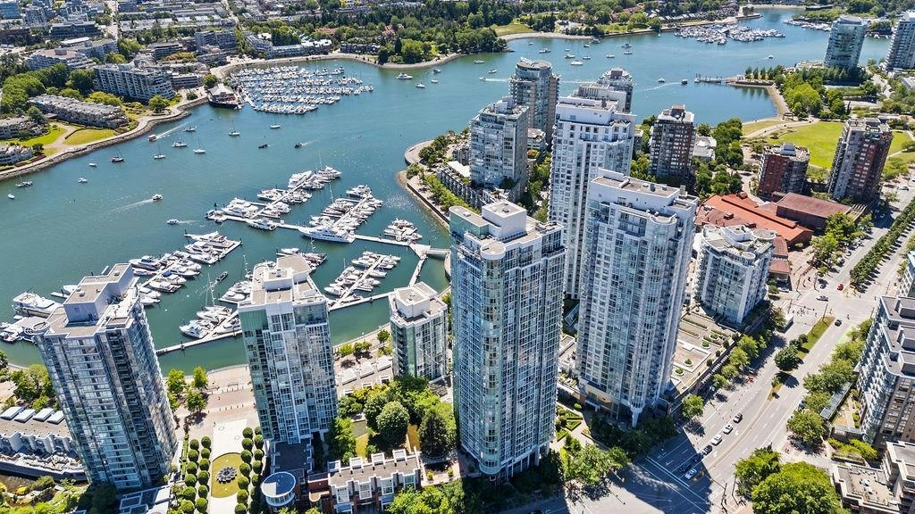3302-193 Aquarius Mews, Vancouver, BC, V6Z 2Z2