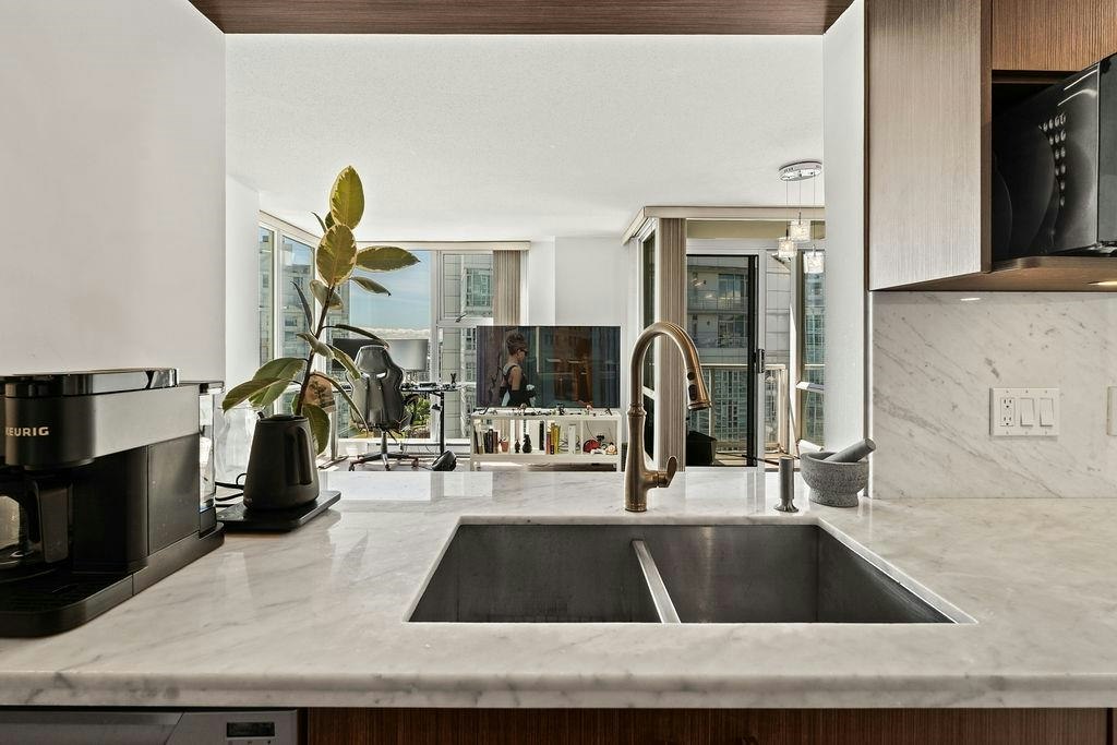 3302-193 Aquarius Mews, Vancouver, BC, V6Z 2Z2 - 11