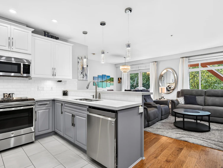 208-12565 190a Street, Pitt Meadows, BC, V3Y 0E1