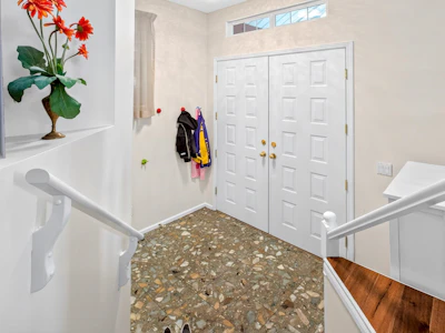 1599 Plateau Crescent - 3