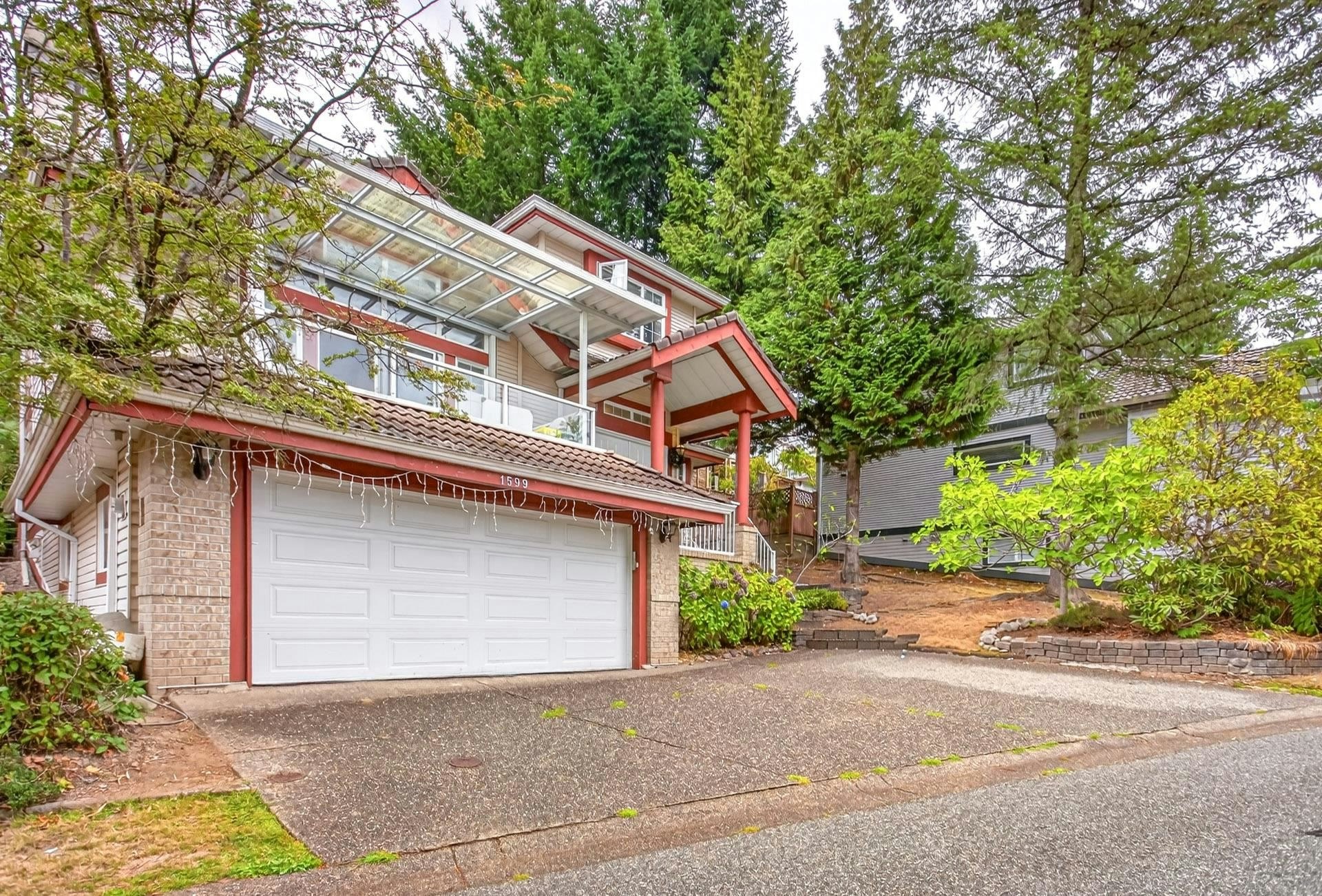 1599 Plateau Crescent - 2