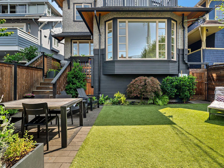 3261 W 2nd Avenue, Vancouver, BC, V6K 1K9