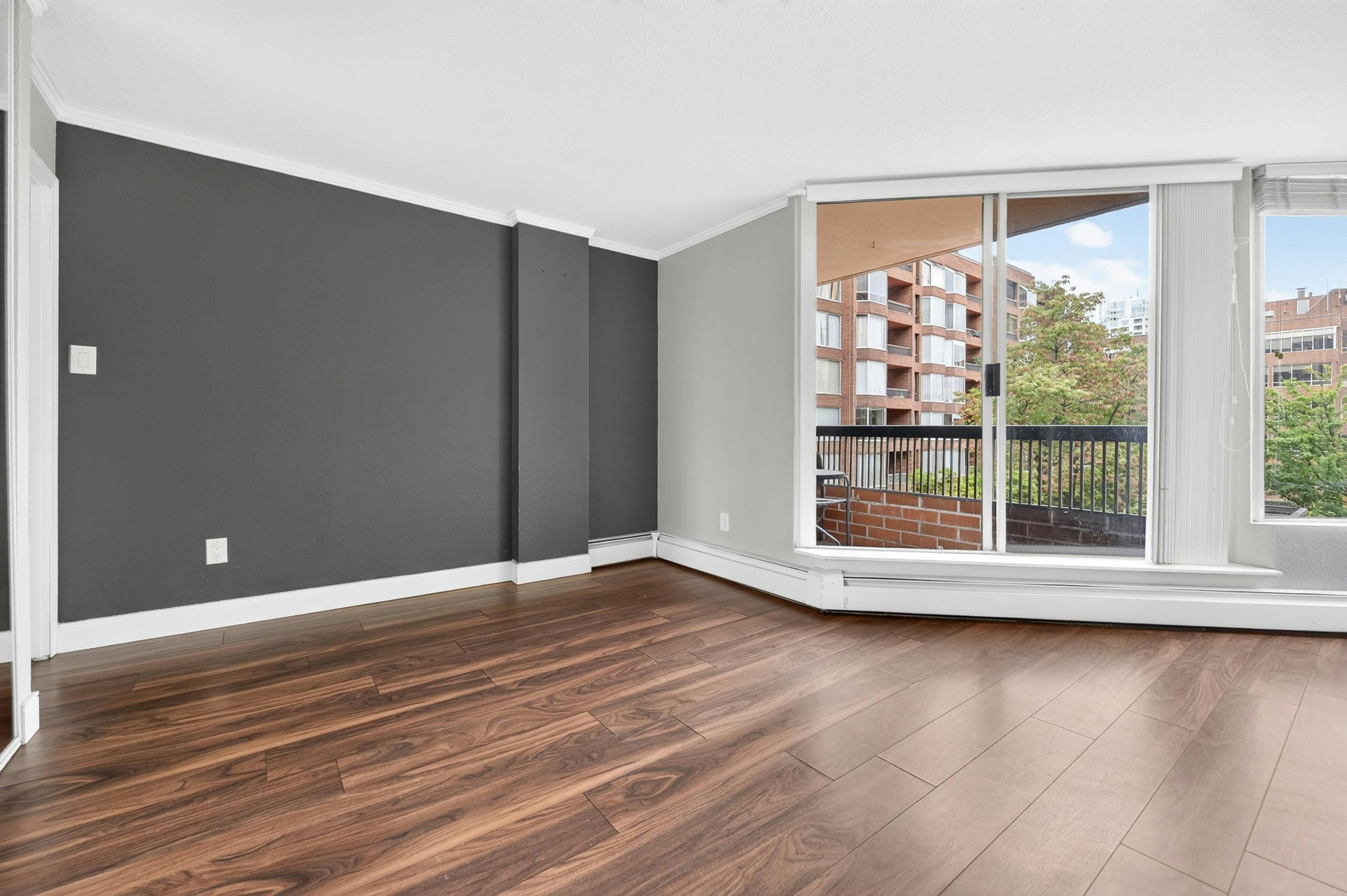 313-950 Drake Street - 2