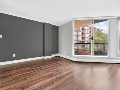 313-950 Drake Street - 2