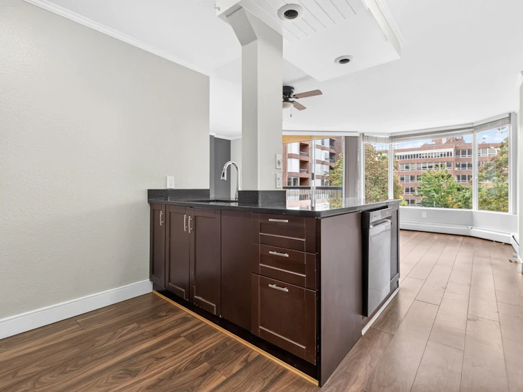 313-950 Drake Street, Vancouver, BC, V6Z 2B9 - 13