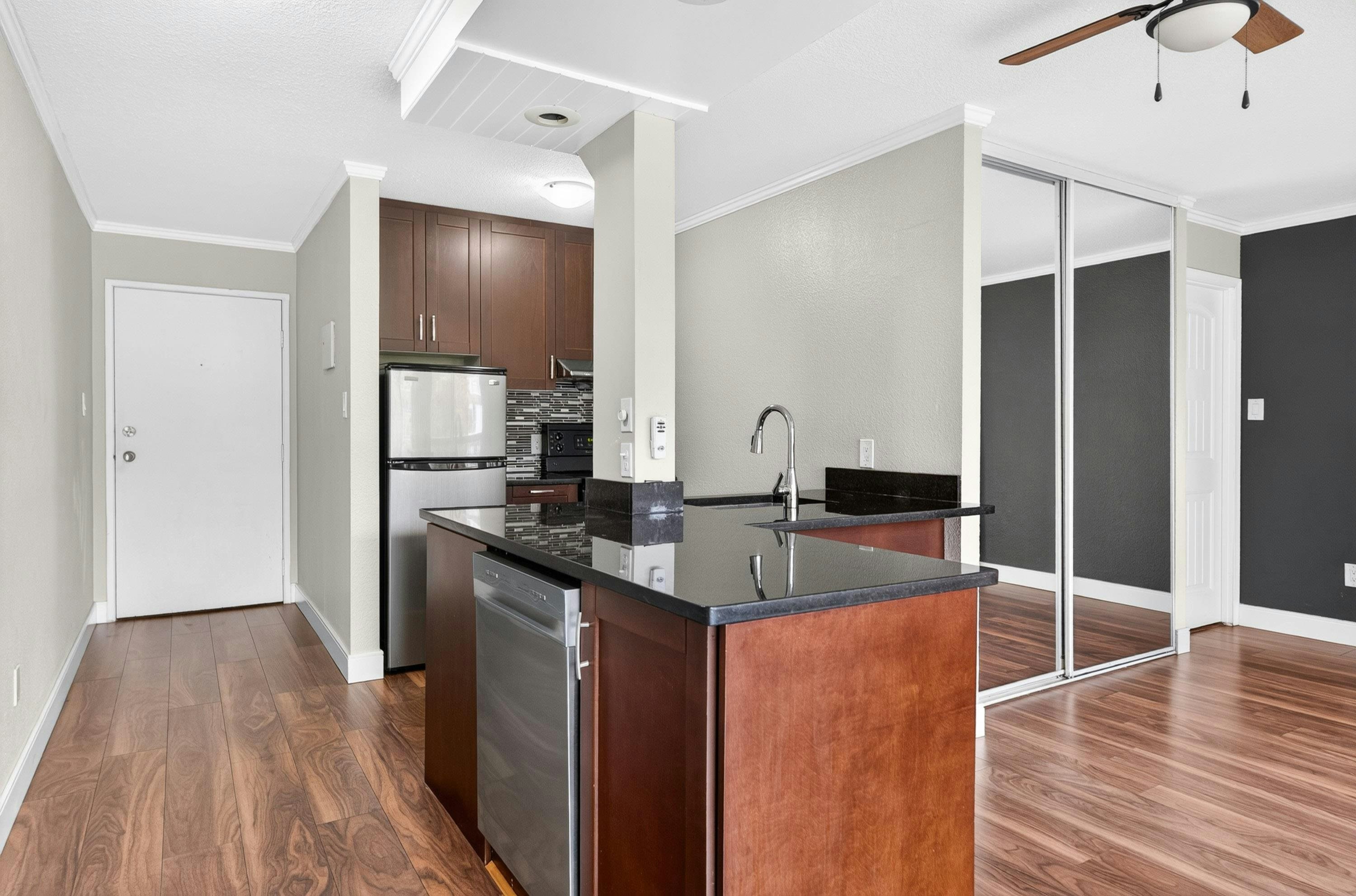 313-950 Drake Street, Vancouver, BC, V6Z 2B9 - 12