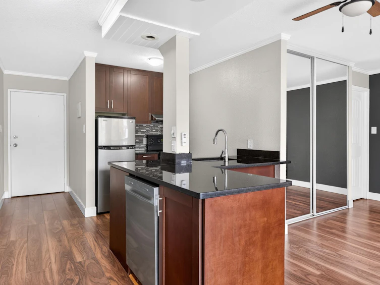 313-950 Drake Street, Vancouver, BC, V6Z 2B9 - 12