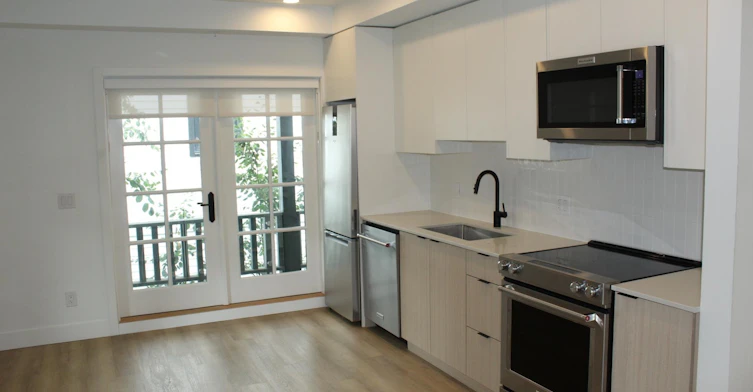 202-1306 Laval Square, Coquitlam, BC, V3K 0H4 - 3