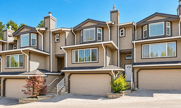 138-1140 Castle Crescent
