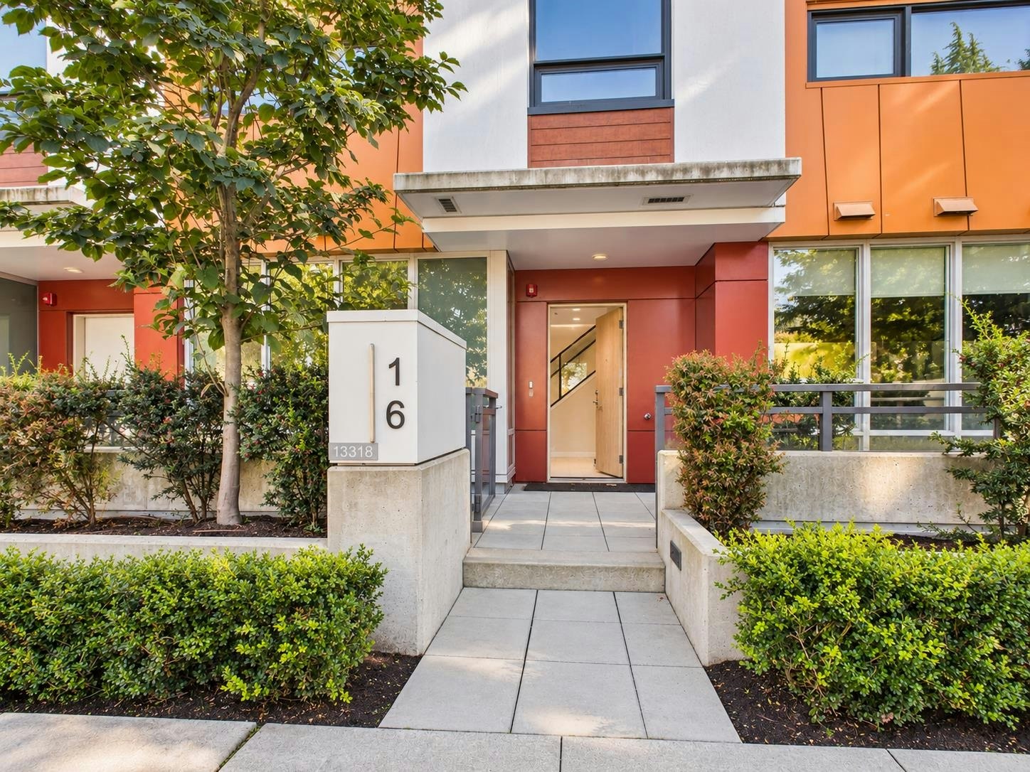 TH16-13318 104 Avenue, Surrey, BC, V3T 0R2