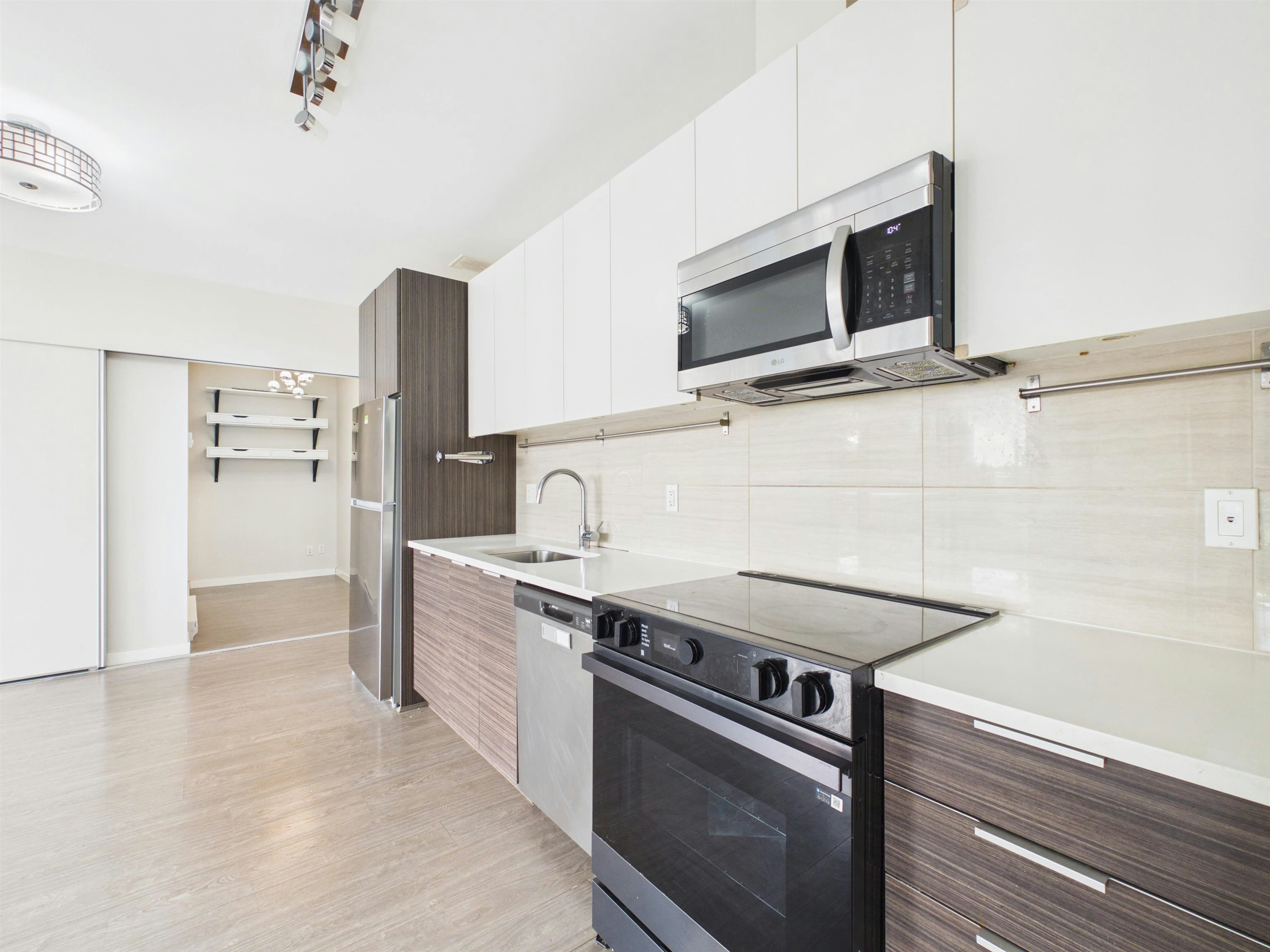 202-13303 103a Avenue, Surrey, BC, V3T 0K6 - 11