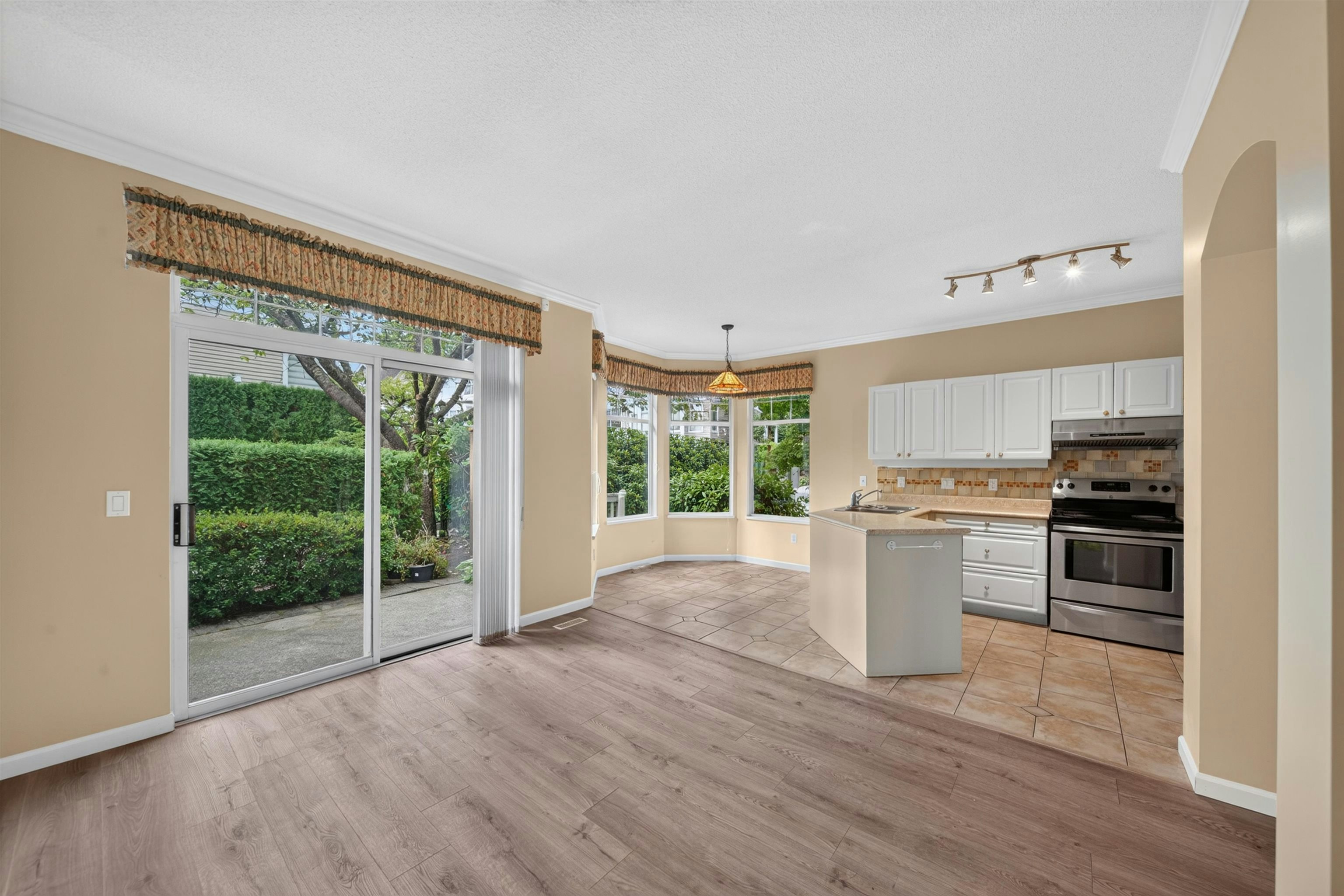 2-5950 Oakdale Road, Burnaby, BC, V5H 4R5 - 17