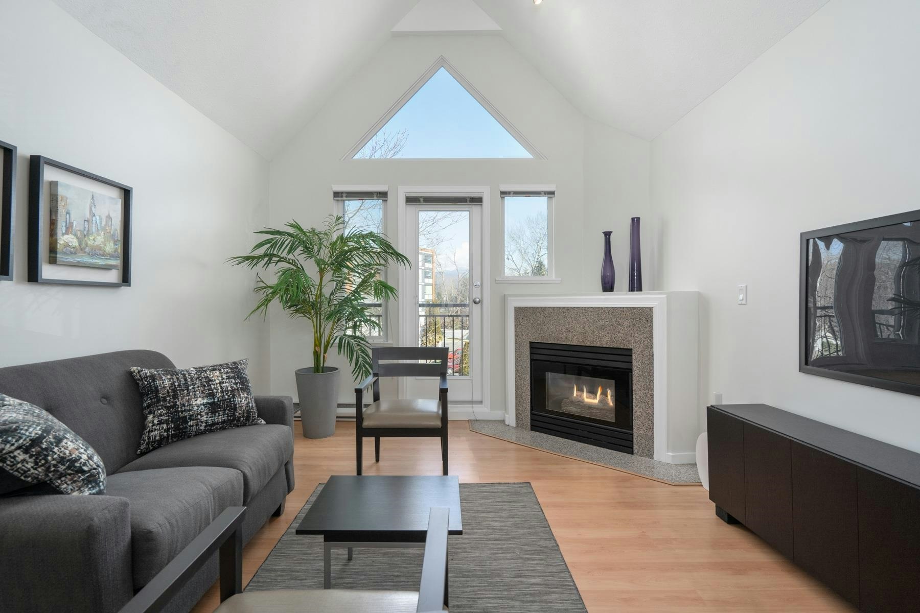 301-1928 E 11th Avenue, Vancouver, BC, V5N 1Z2