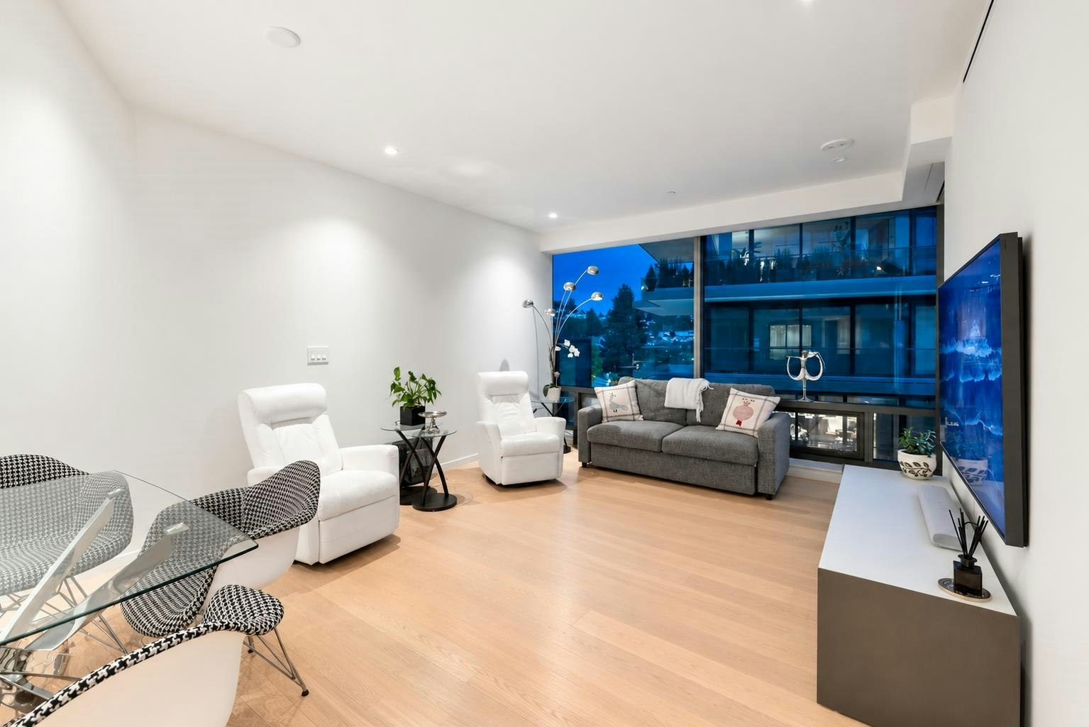 402-1355 Bellevue Avenue, West Vancouver, BC, V7T 0B4 - 2