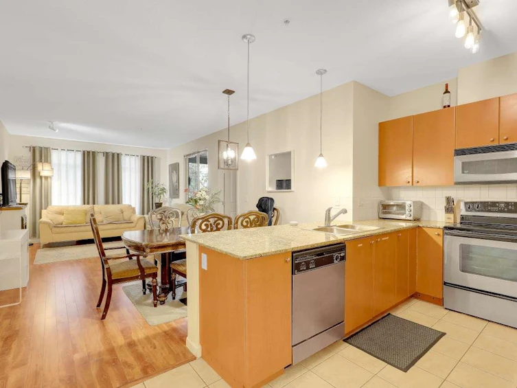 229-15380 102a Avenue, Surrey, BC, V3R 0B3 - 15