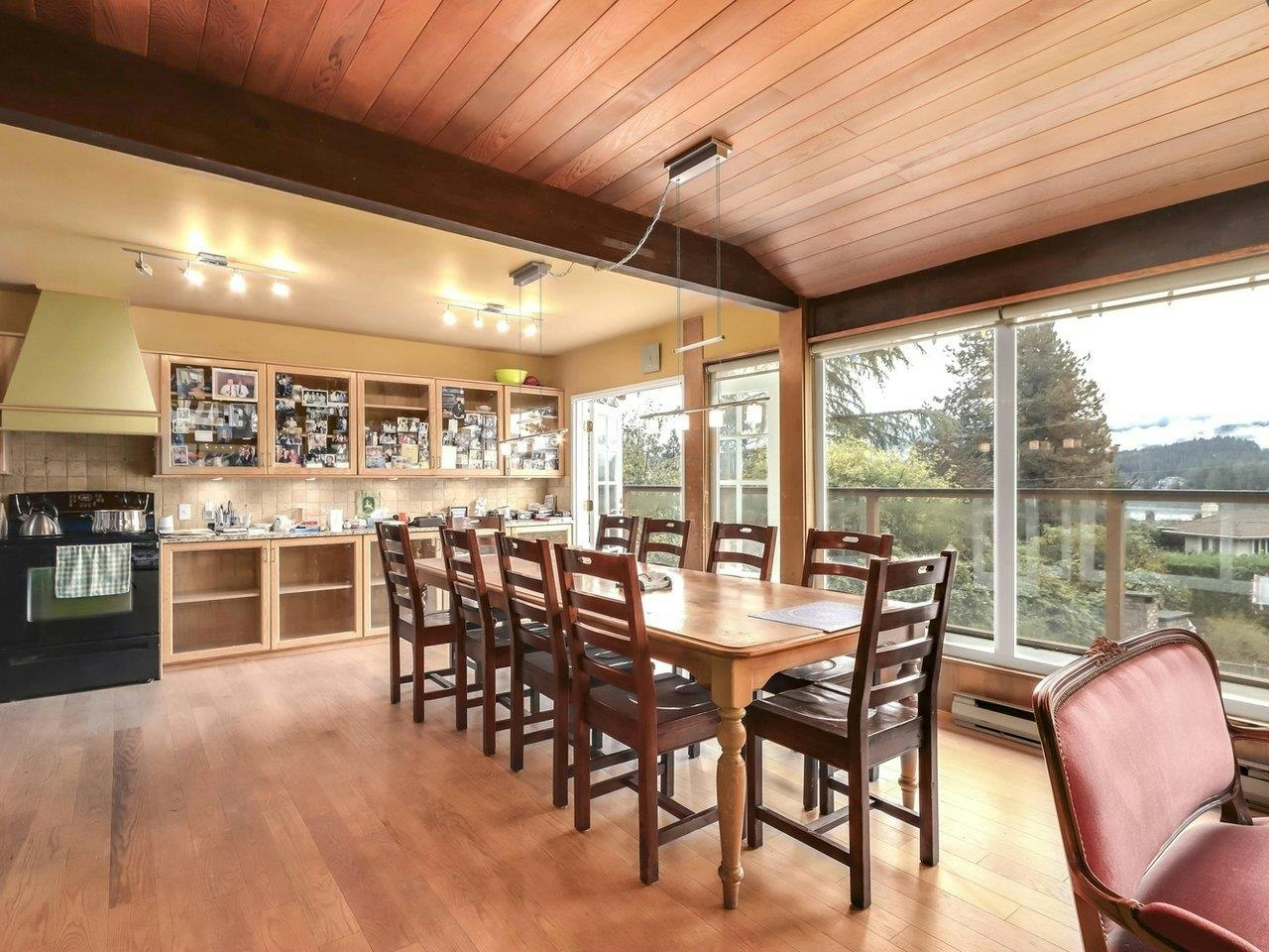 534 Beachview Drive, North Vancouver, BC, V7G 1P9 - 11