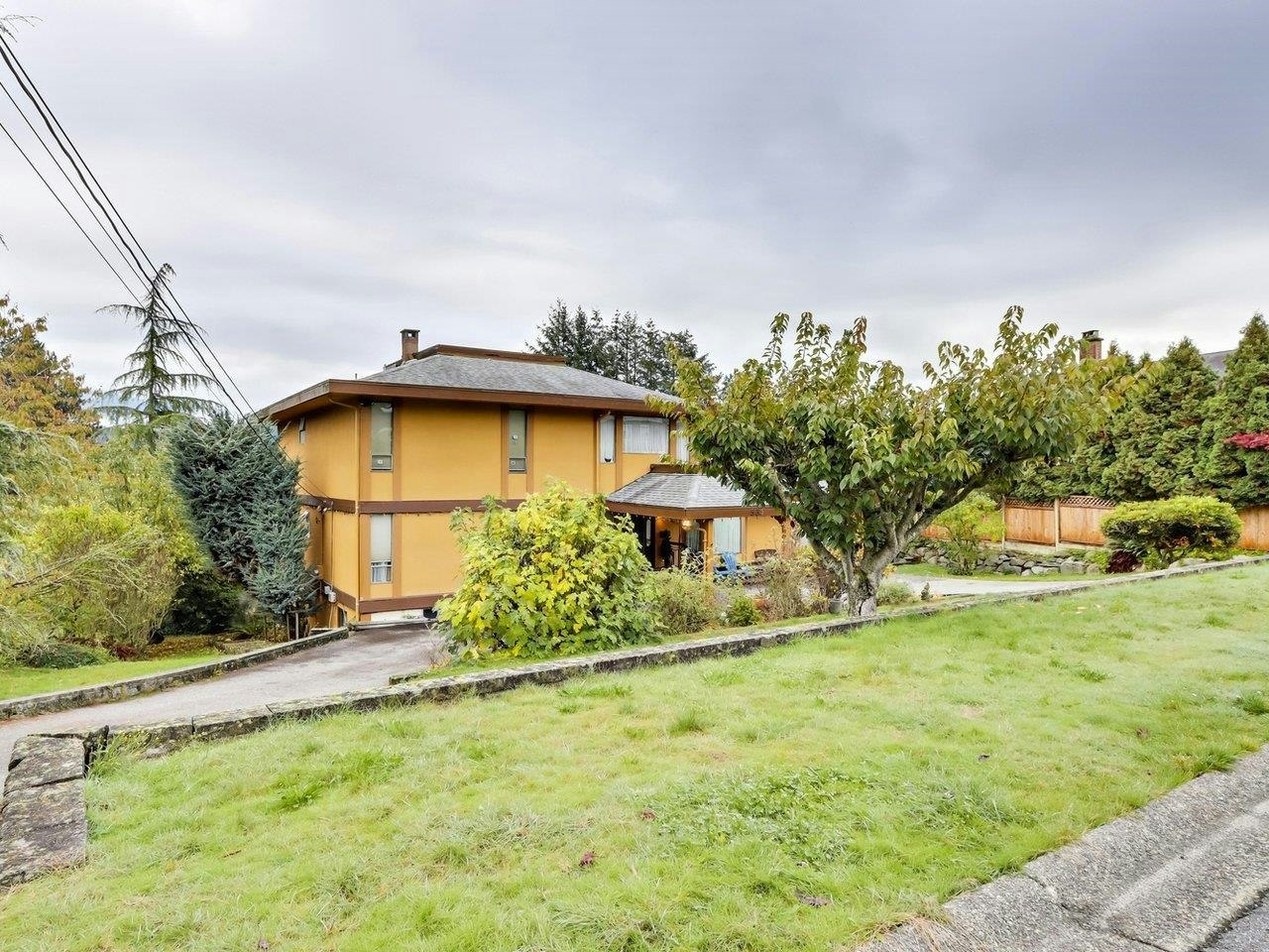 534 Beachview Drive, North Vancouver, BC, V7G 1P9