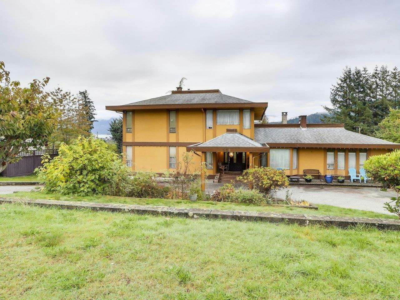 534 Beachview Drive, North Vancouver, BC, V7G 1P9 - 2