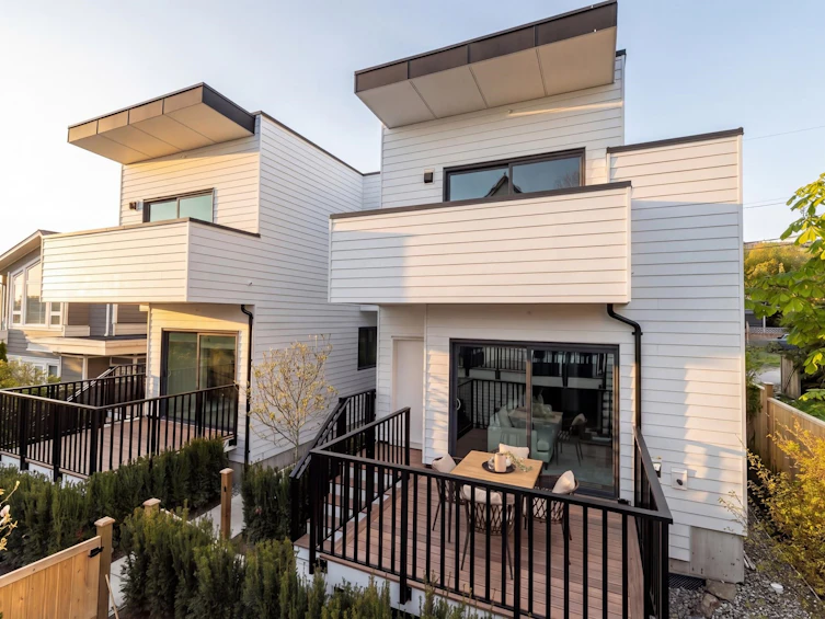 1-328 W 14th Street, North Vancouver, BC, V7M 1P6