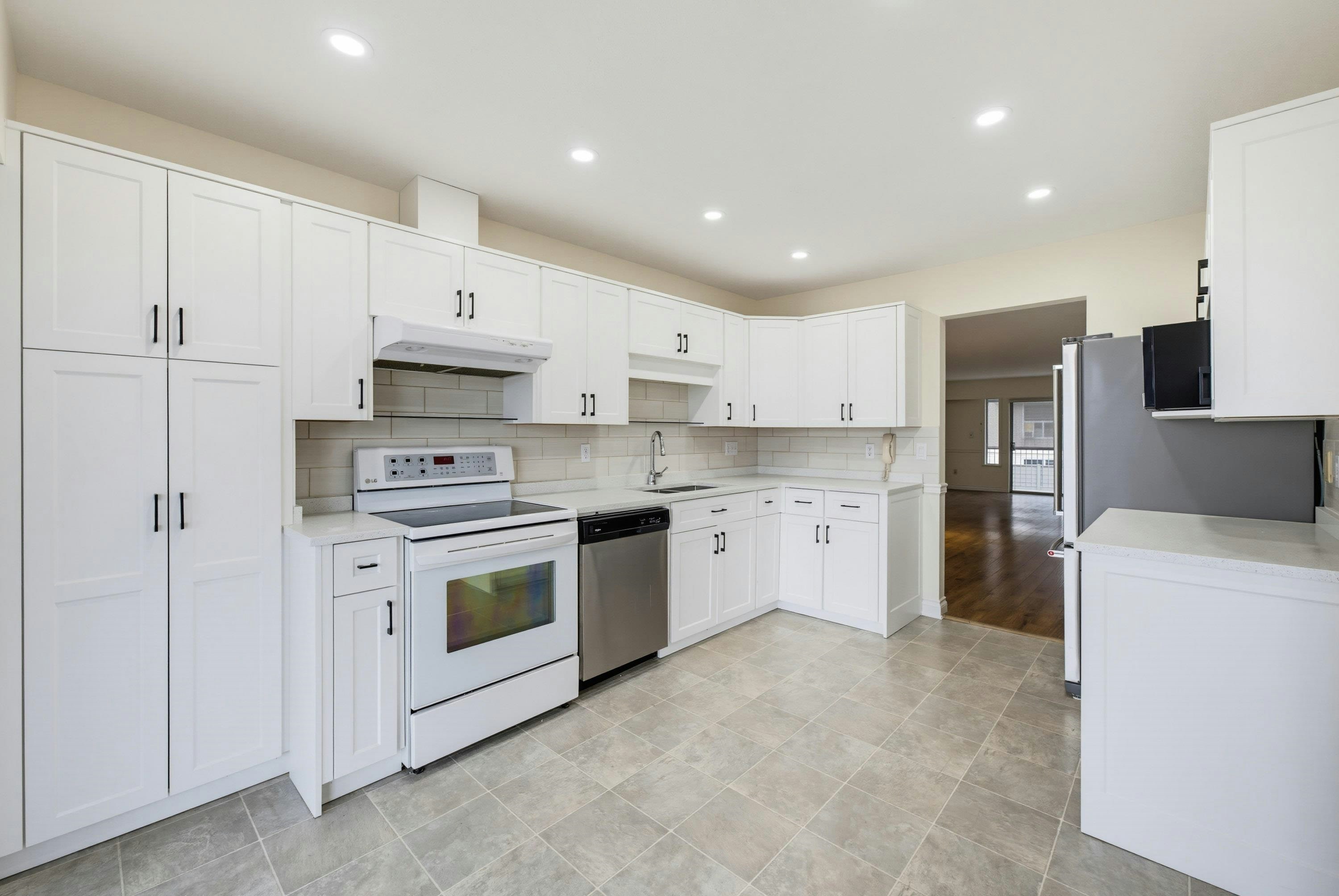 100-32691 Garibaldi Drive, Abbotsford, BC, V2T 5T7 - 9