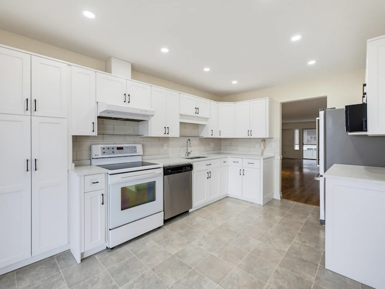 100-32691 Garibaldi Drive, Abbotsford, BC, V2T 5T7 - 9