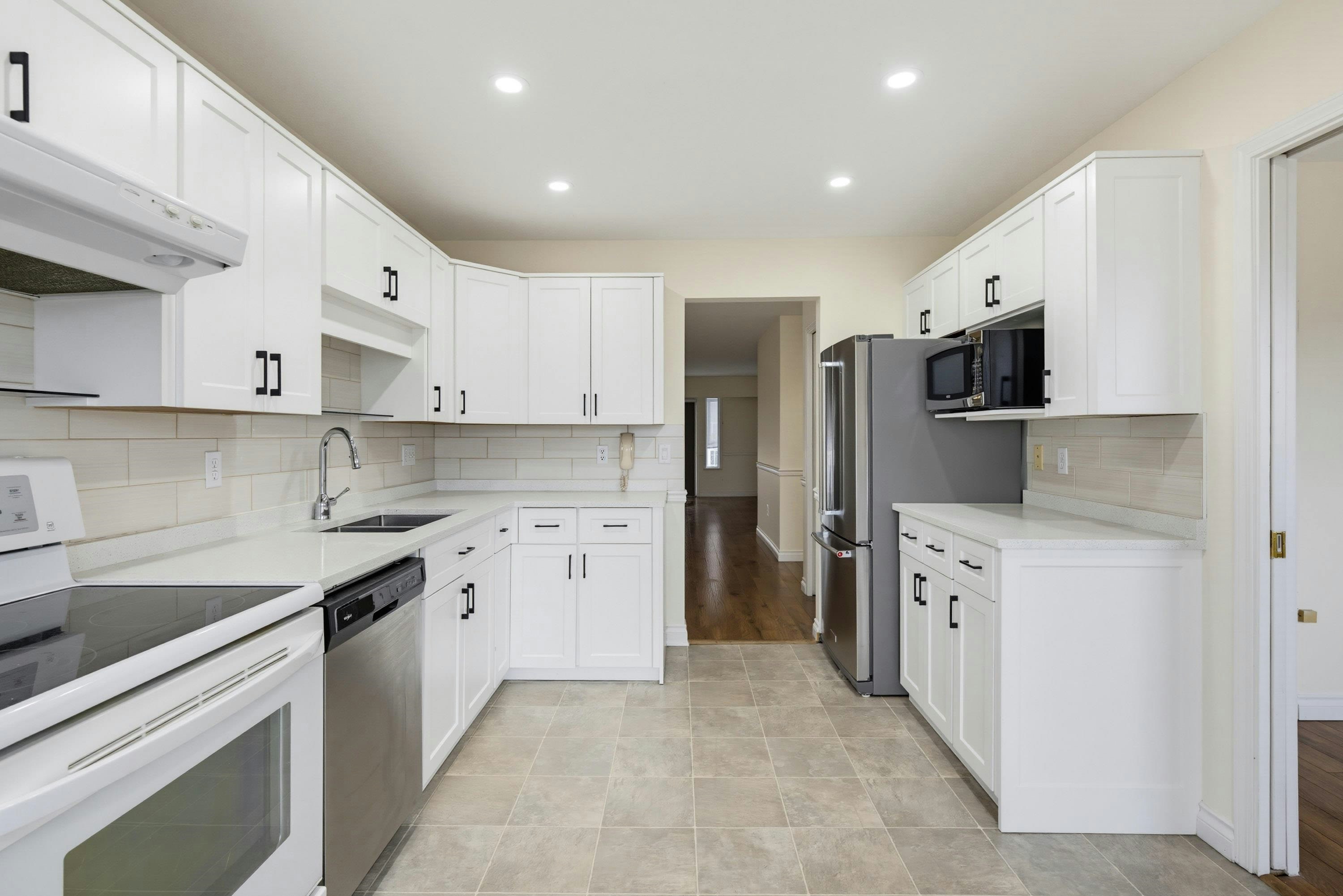 100-32691 Garibaldi Drive, Abbotsford, BC, V2T 5T7 - 8