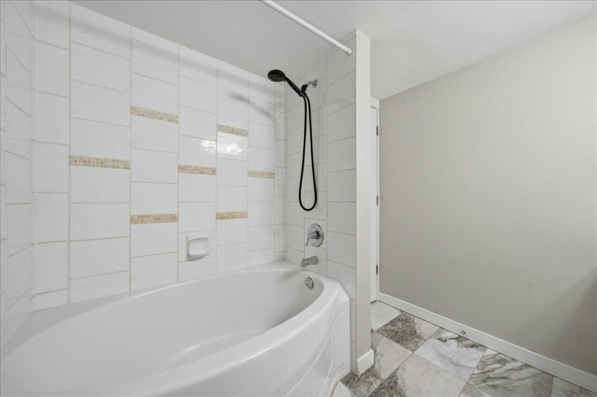 310-2966 Silver Springs Boulevard, Coquitlam, BC, V3E 3S1 - 16