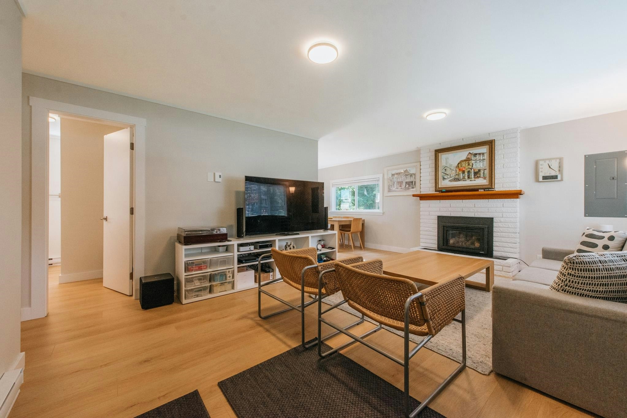 320 Cochrane Road - 4