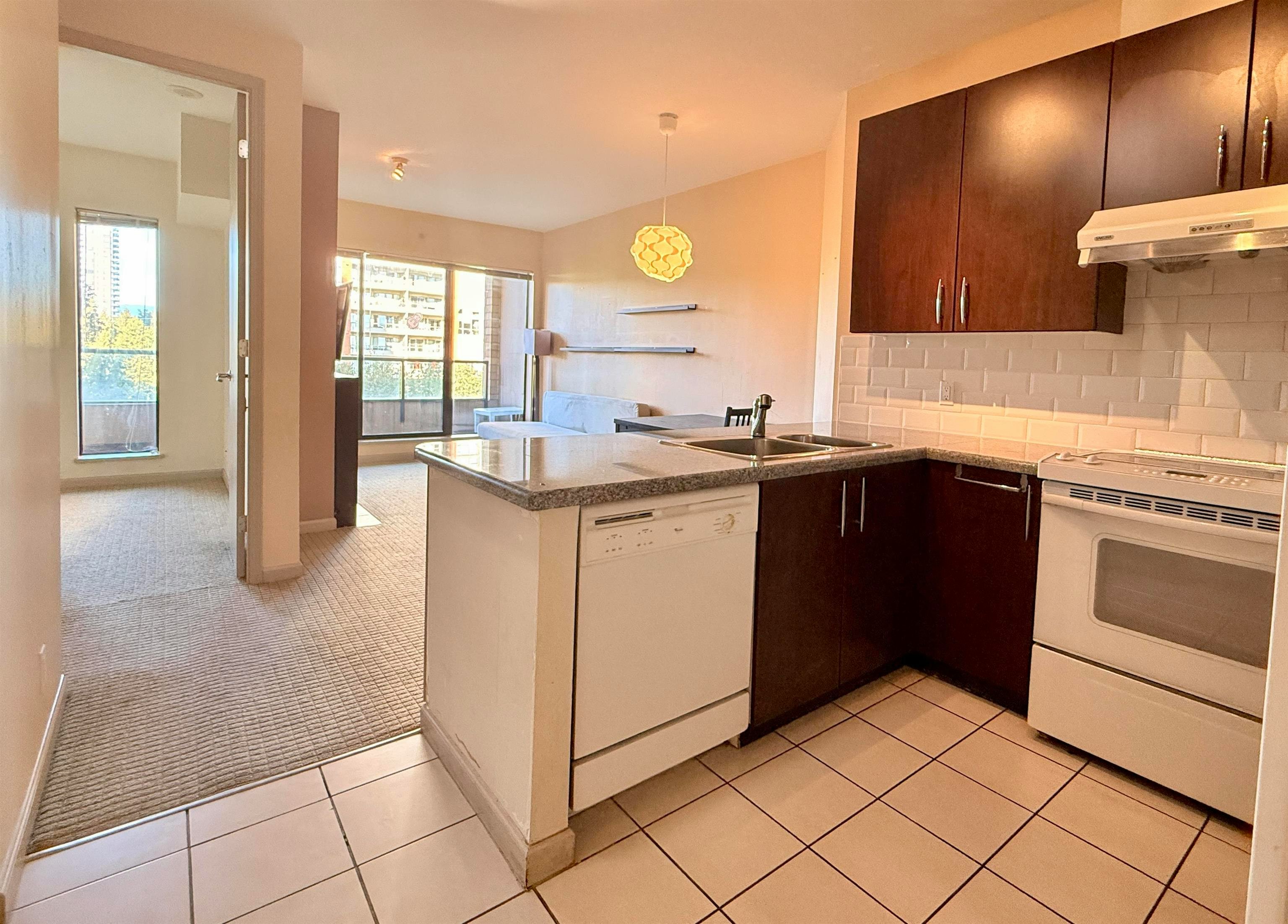 608-7368 Sandborne Avenue, Burnaby, BC, V3N 5C5 - 3