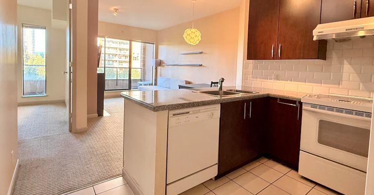 608-7368 Sandborne Avenue, Burnaby, BC, V3N 5C5 - 3