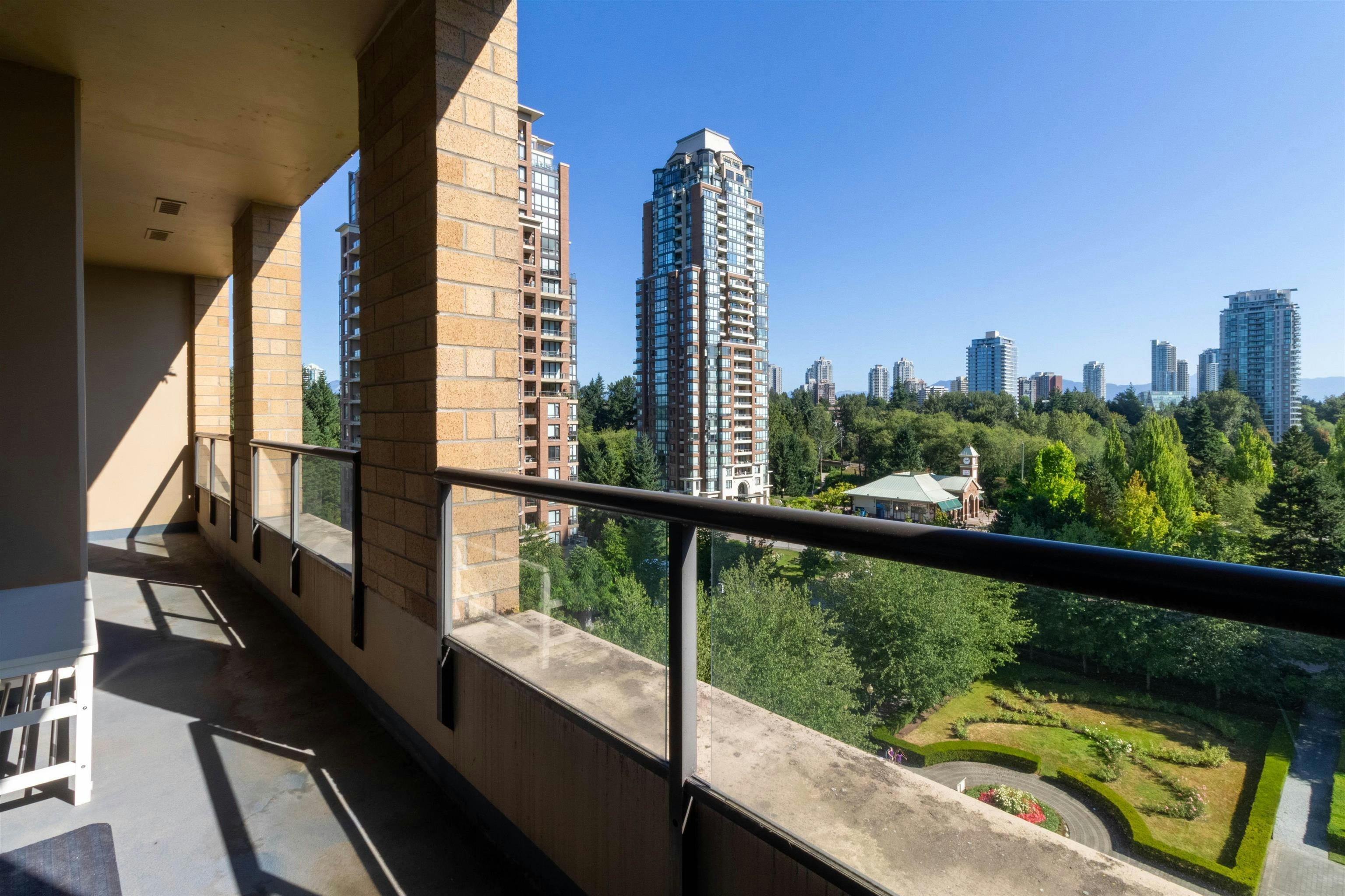 608-7368 Sandborne Avenue, Burnaby, BC, V3N 5C5 - 11