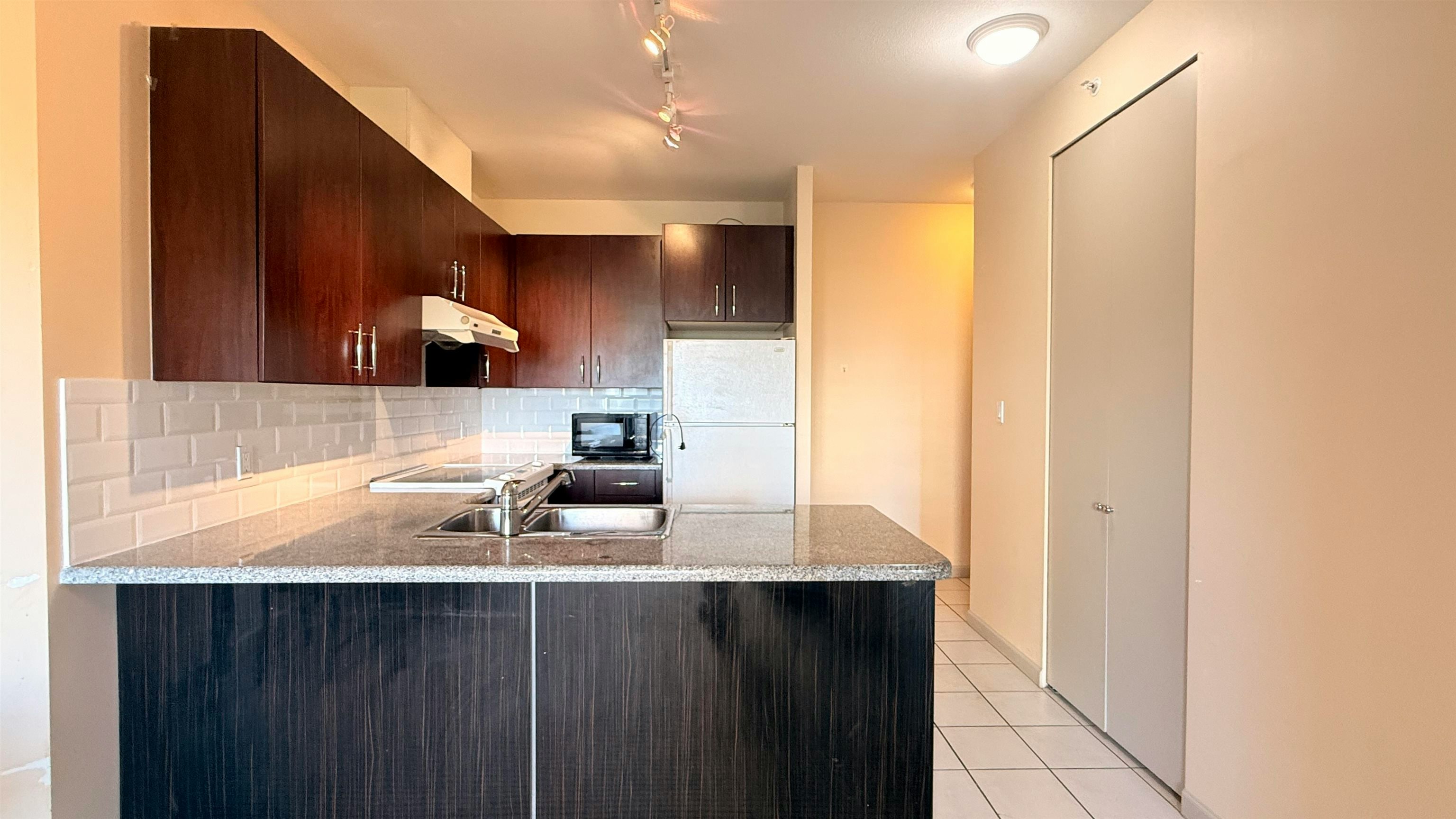 608-7368 Sandborne Avenue, Burnaby, BC, V3N 5C5 - 4