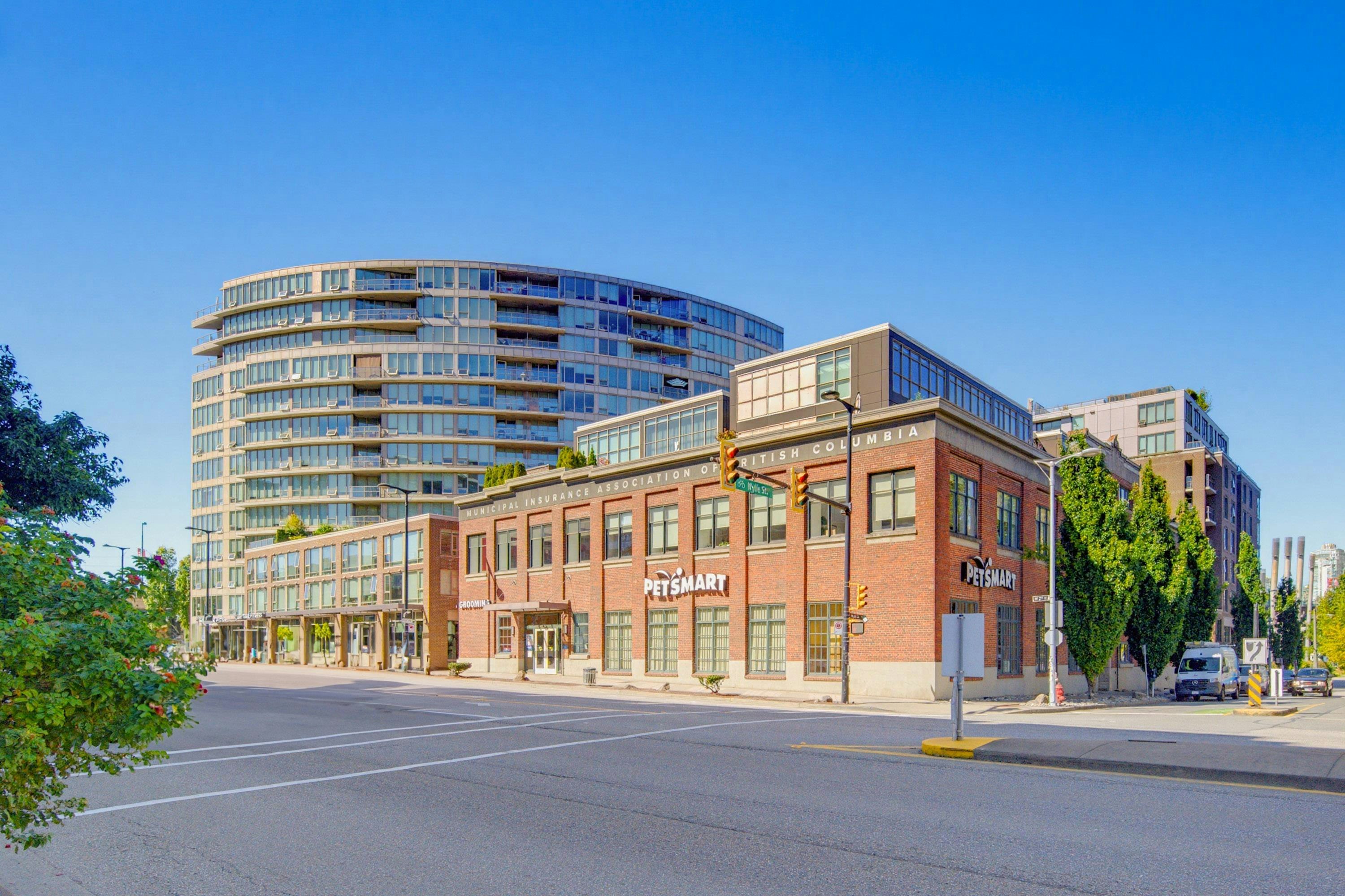 211-445 W 2nd Avenue - 2