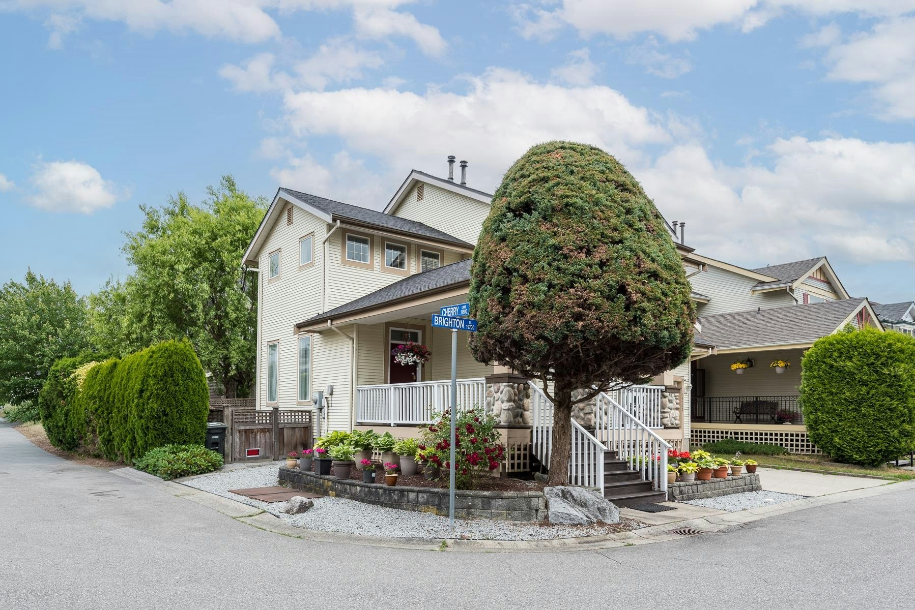 19777 Brighton Place, Pitt Meadows, BC, V3Y 2S5 - 2