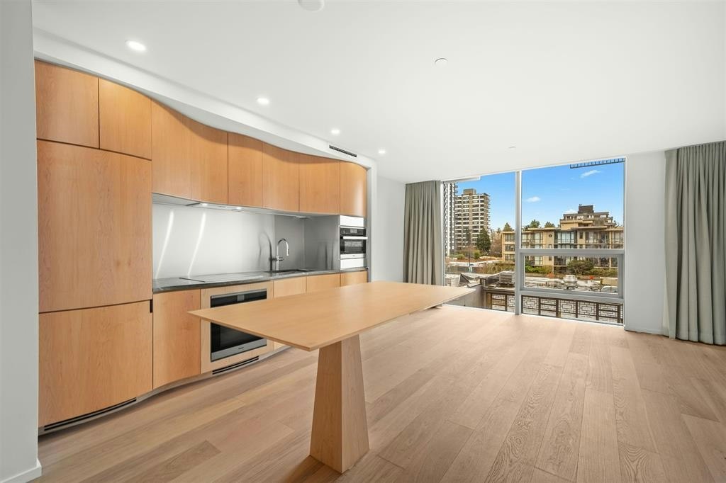 60X-1568 Alberni Street, Vancouver, BC, V6G 0E3