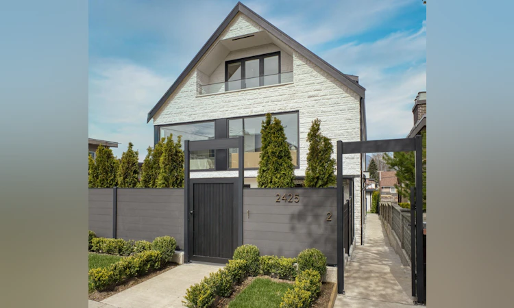 2-2425 Kitchener Street