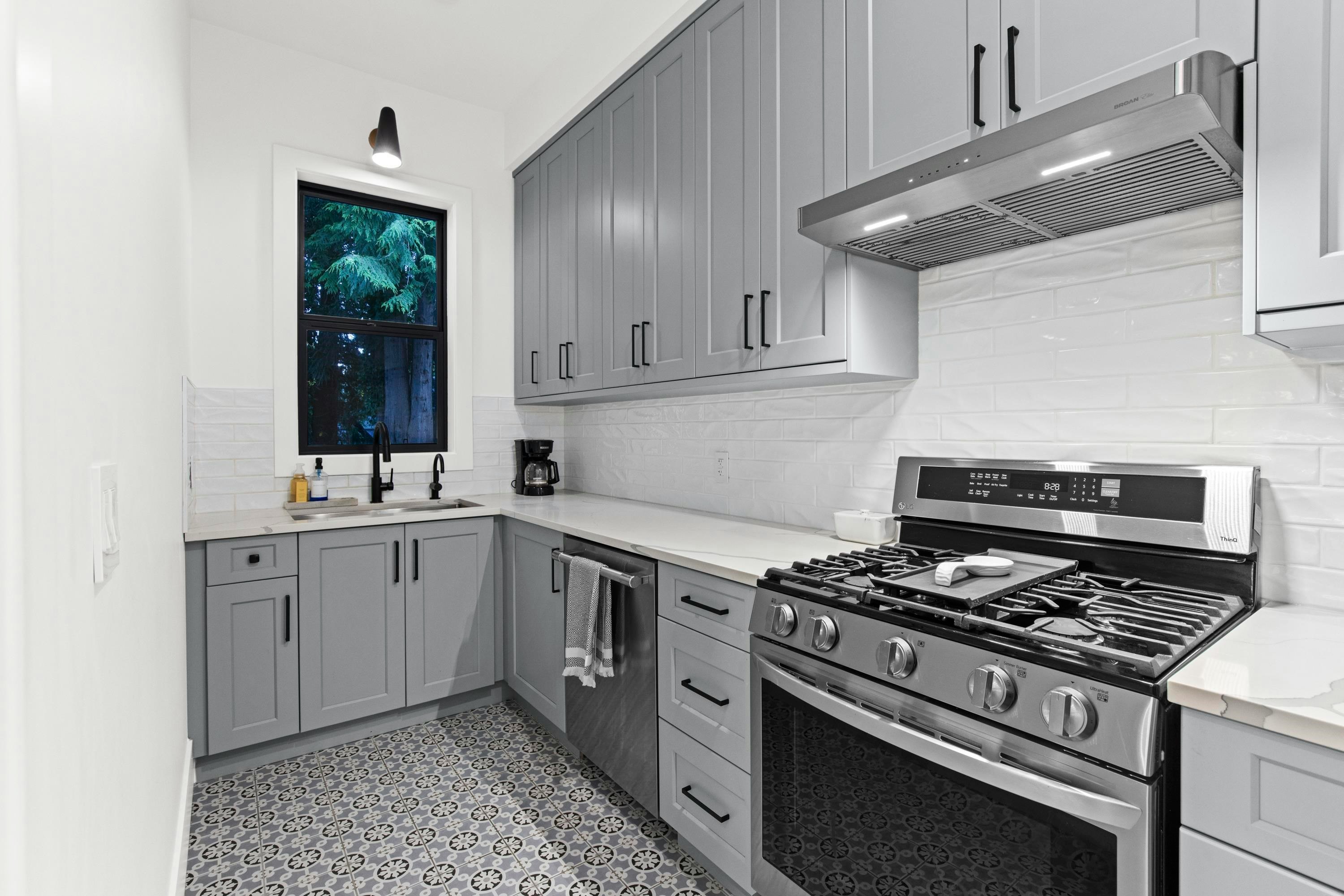 13026 16 Avenue, Surrey, BC, V4A 1N9 - 10