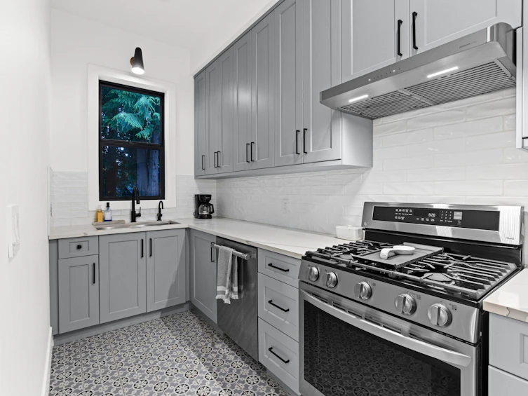 13026 16 Avenue, Surrey, BC, V4A 1N9 - 10