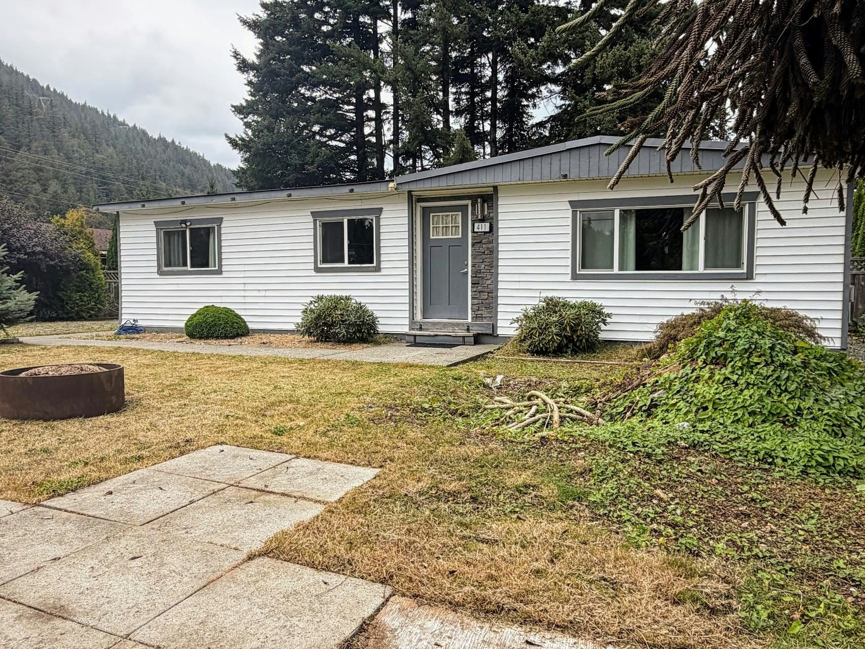 411 Emerald Avenue, Harrison Hot Springs, BC, V0M 1K0