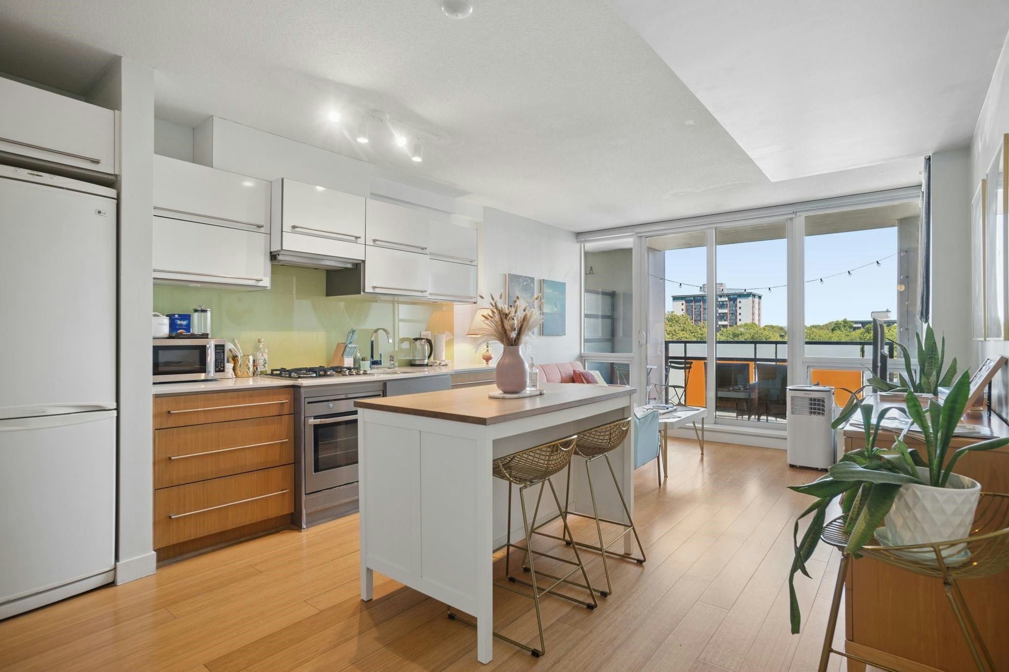 709-718 Main Street, Vancouver, BC, V6A 0B1