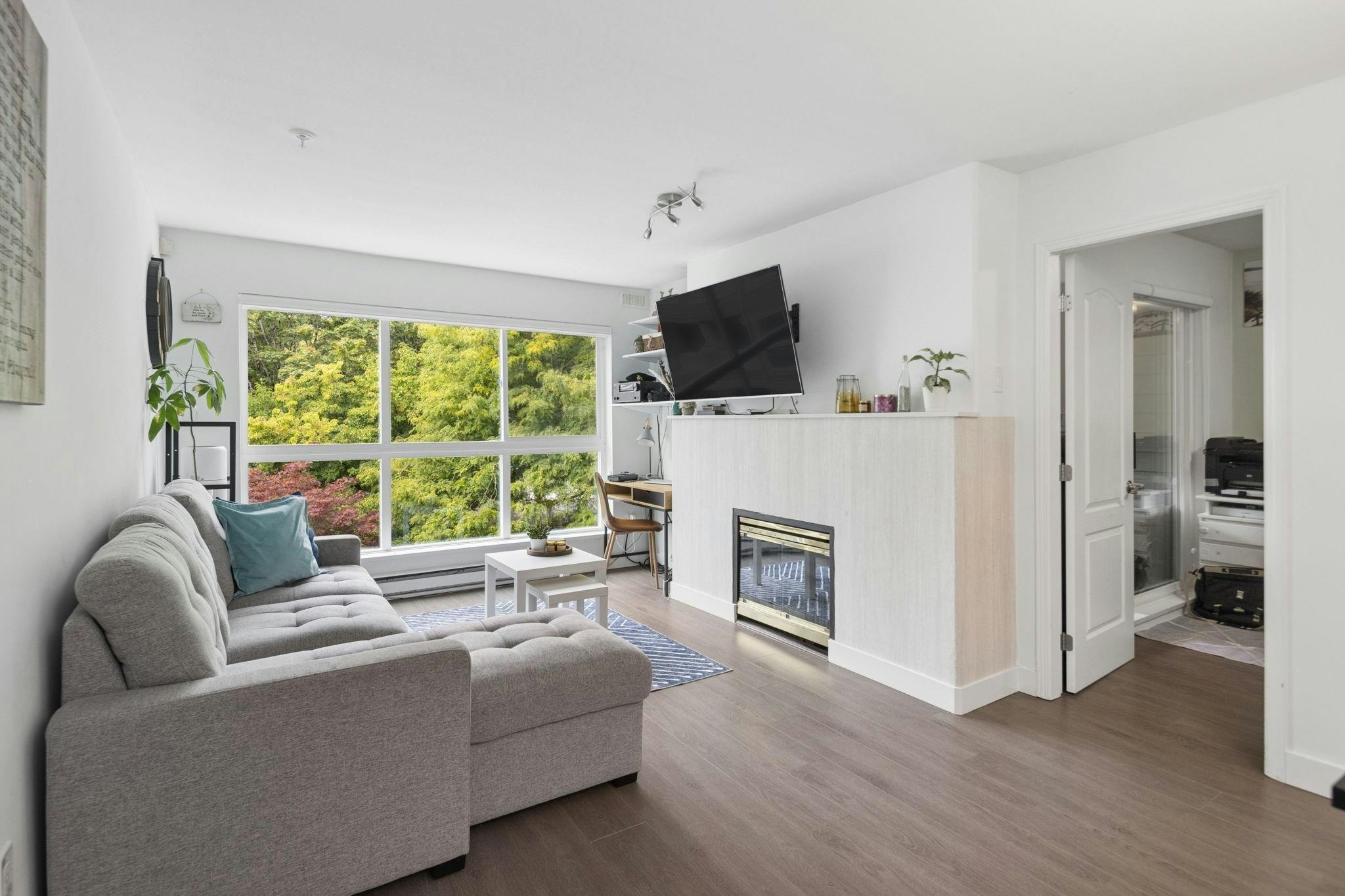 323-5900 Dover Crescent, Richmond, BC, V7C 5R4 - 2