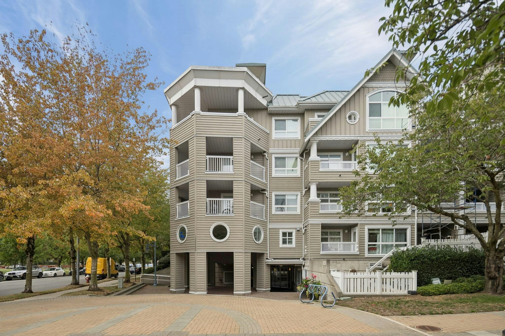 323-5900 Dover Crescent, Richmond, BC, V7C 5R4